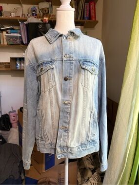 Light Wash Denim Jacket - Women’s Casual Jean Coat